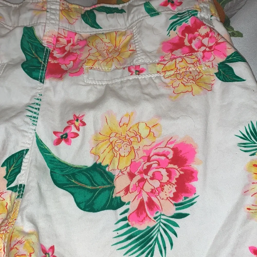 Old Navy Tropical Floral Pattern Pink, Yellow & Orange White Shorts sz Girl 16